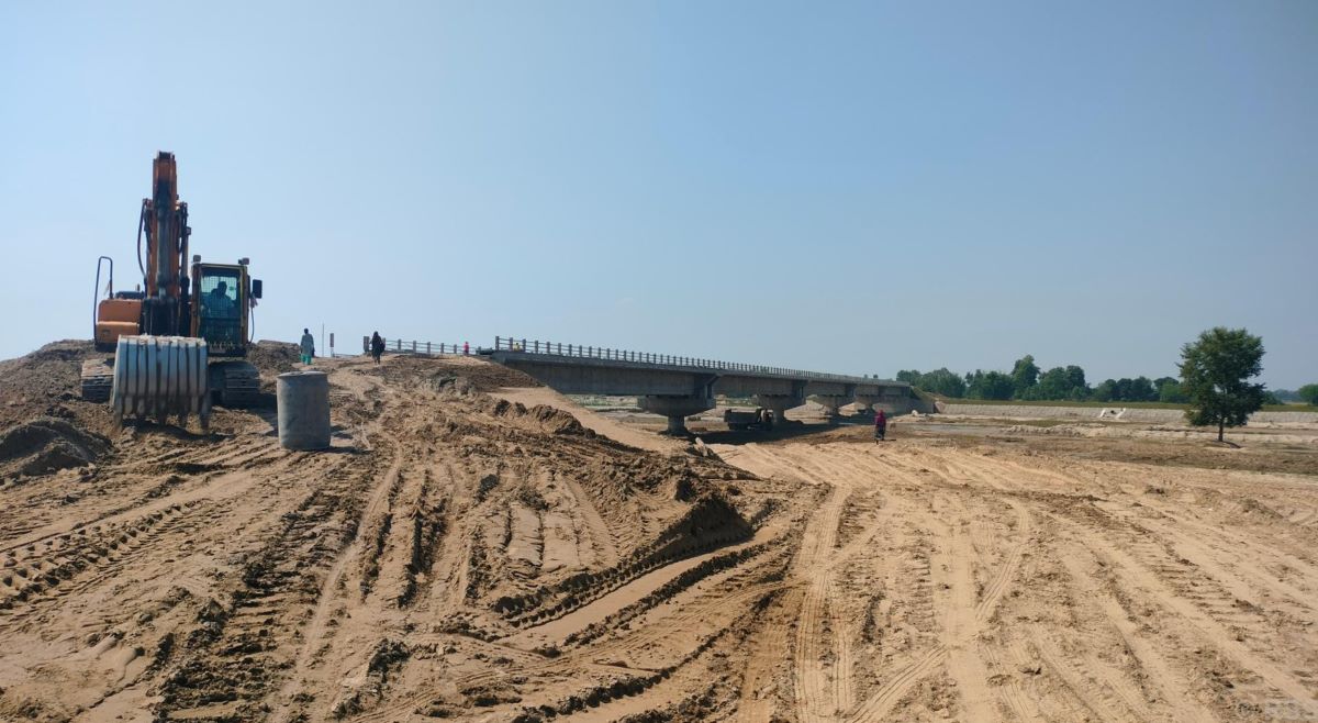 वनहरा नदीमा धमाधम पक्की पुल निर्माण हुँदै