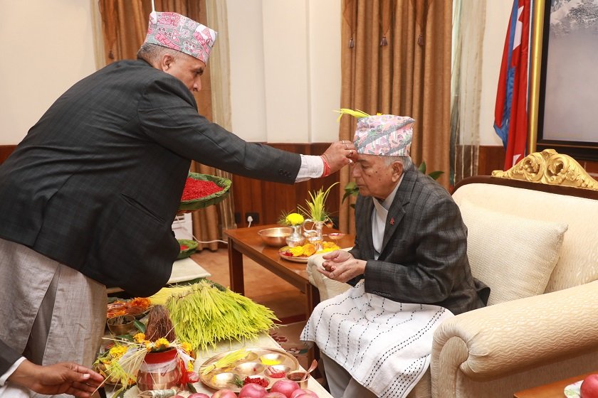 राष्ट्रपतिद्वारा शीतलनिवासमा दसैंको टीका ग्रहण