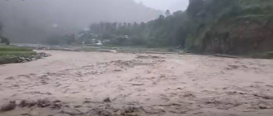 बीपी राजमार्गको डाइभर्सन रोशी खोलाले बगायो