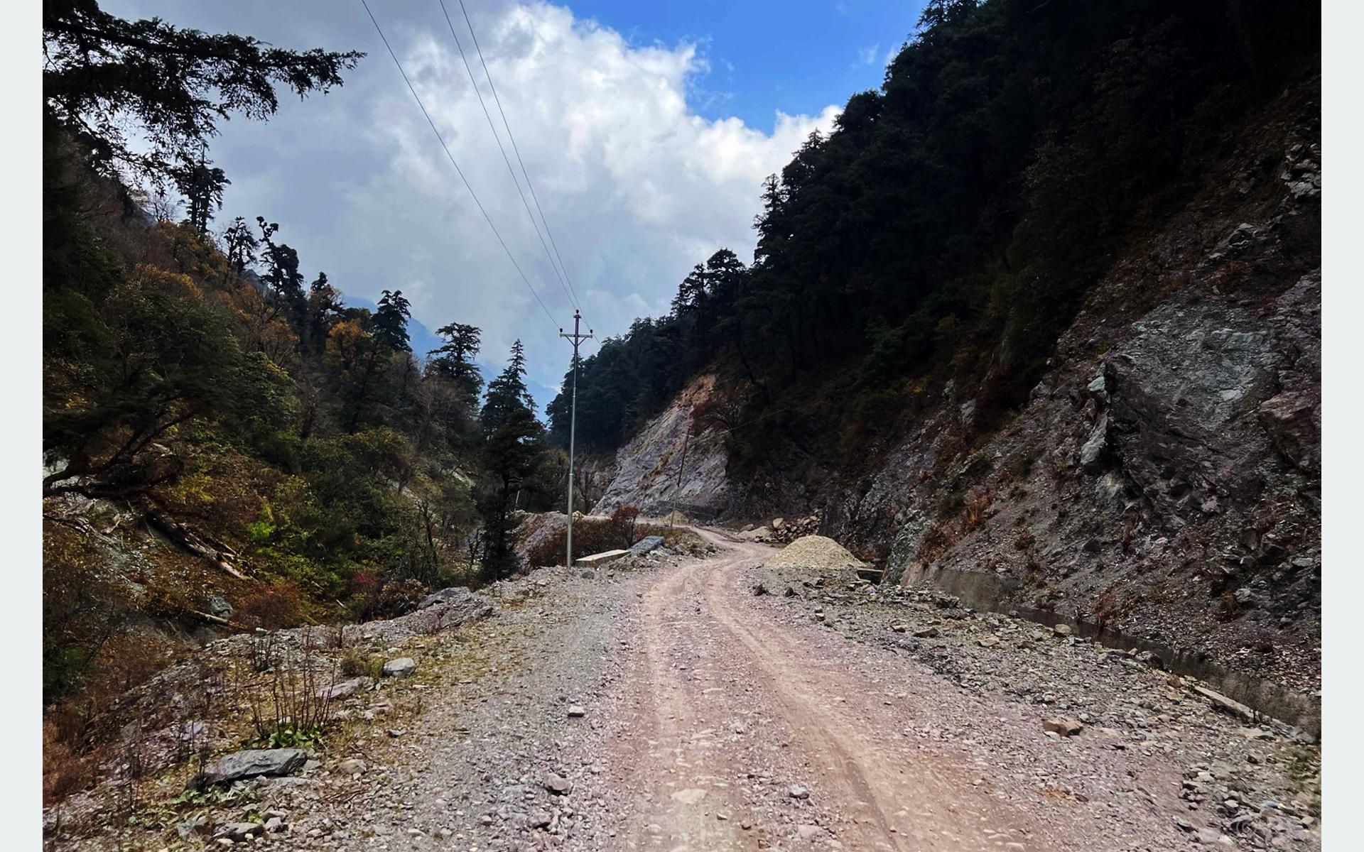 एक दशकमा पनि पूरा भएन १३ किलोमिटर सडक