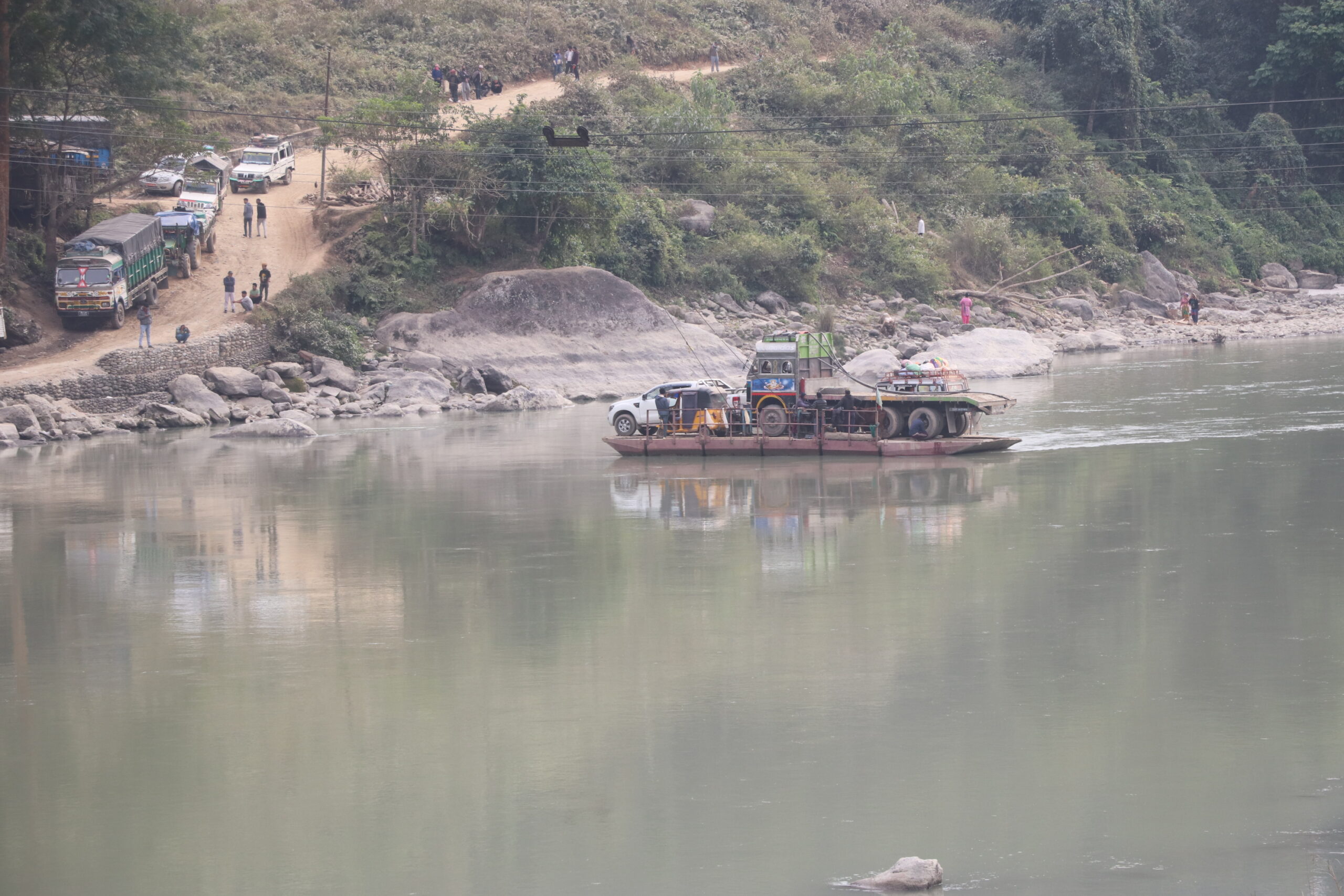 अरुण नदीको सतिघाटमा फेरी पुनःसञ्चालन