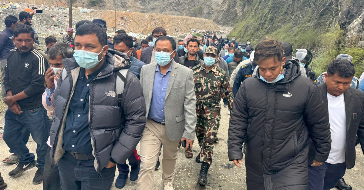 मन्त्री कुलमान घिसिङद्वारा बञ्चरेडाँडा ल्याण्डफिल्ड साइटको अनुगमन