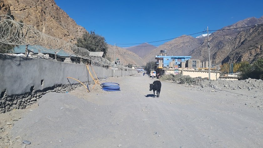 निर्माणाधीन कोबाङ–जोमसोम सडक आठ वर्षदेखि अलपत्र