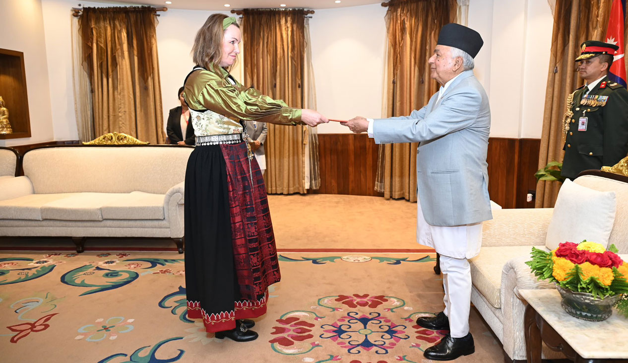 राष्ट्रपतिसमक्ष चार राजदूतले पेस गरे ओहोदाको प्रमाणपत्र [तस्बिरसहित]