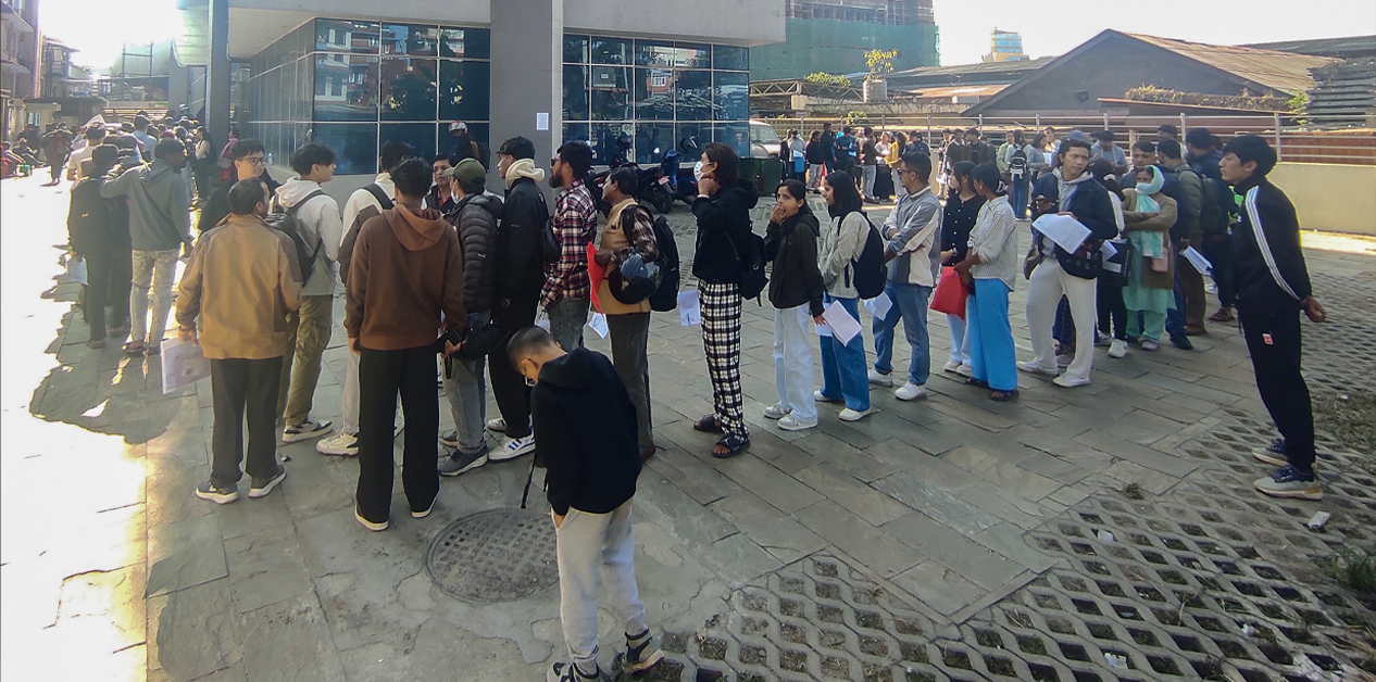 ‘सर्भर नै चल्दैन, कसरी नाम लेखाउनु’