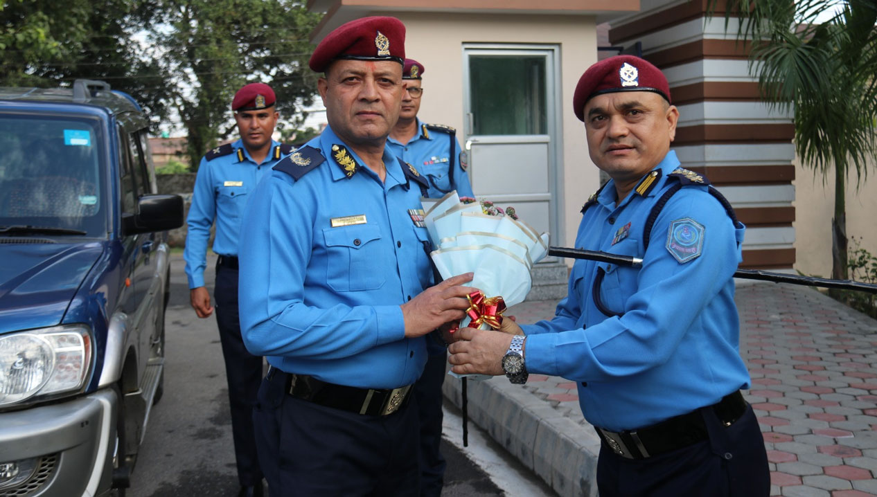 डीआईजी घिमिरेको निर्देशन- खराब प्रहरीलाई कारबाही‚ राम्रालाई पुरस्कृत गर्नुस्