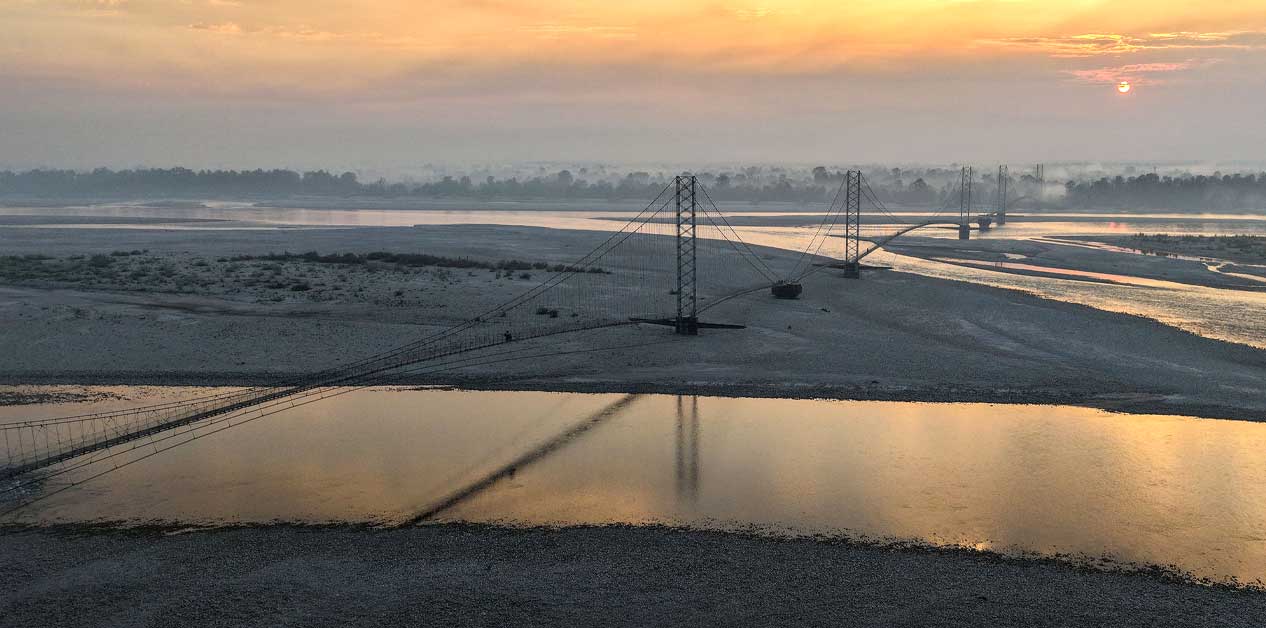 स्थानीयलाई तारिरहेको, पर्यटकलाई तानिरहेको दोधारा चाँदनी पुल