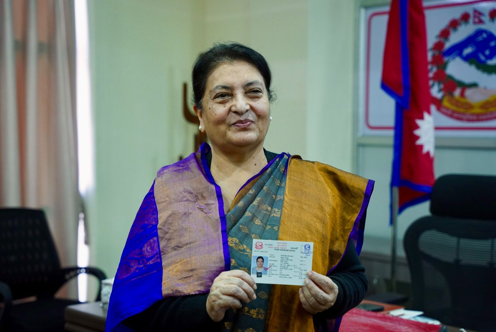 पूर्वराष्ट्रपति भण्डारीले लिइन् नागरिकताको प्रतिलिपि