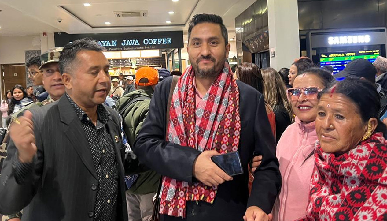 कोरिया भ्रमण सकेर फर्किए सञ्चारमन्त्री