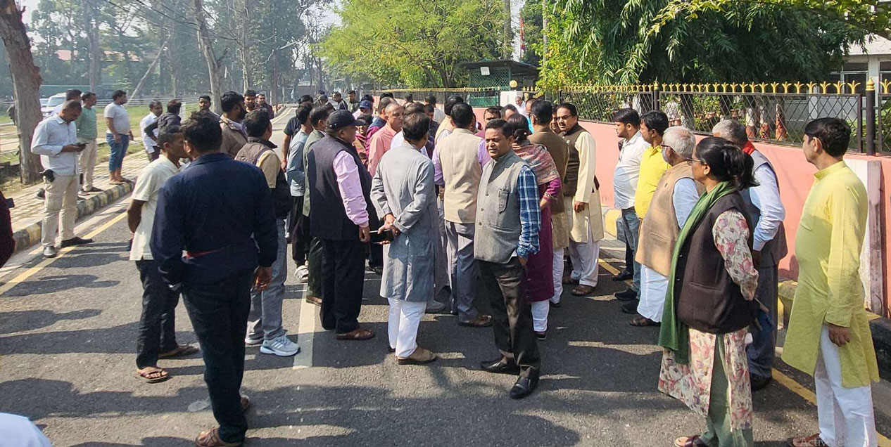 मधेसमा मुख्यमन्त्री नियुक्तिको विरोध, तोडफोडसँगै विपक्षीको प्रदर्शन