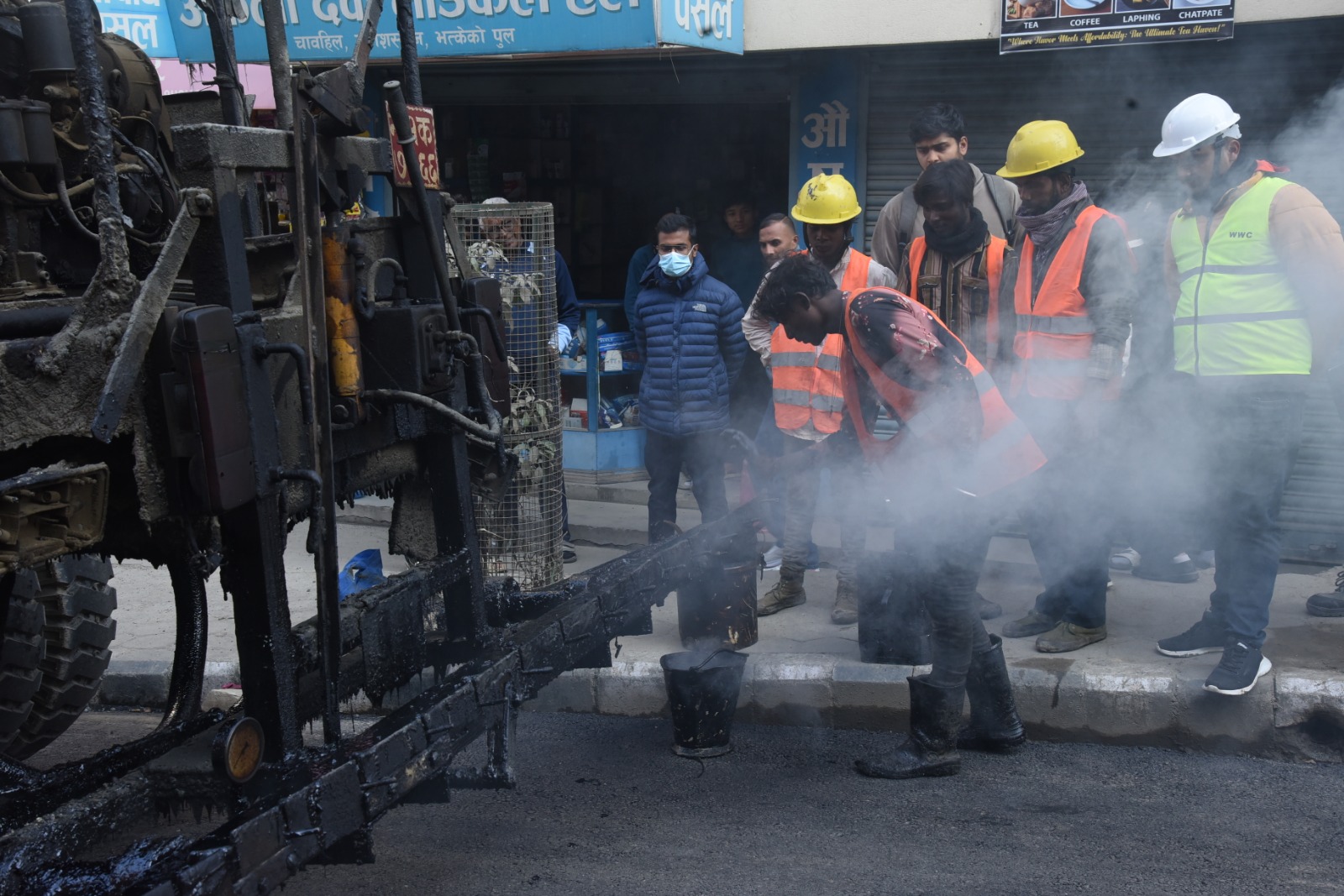 धुलोरहित सहर बनाउन ढल र सडक मर्मत गरिँदै