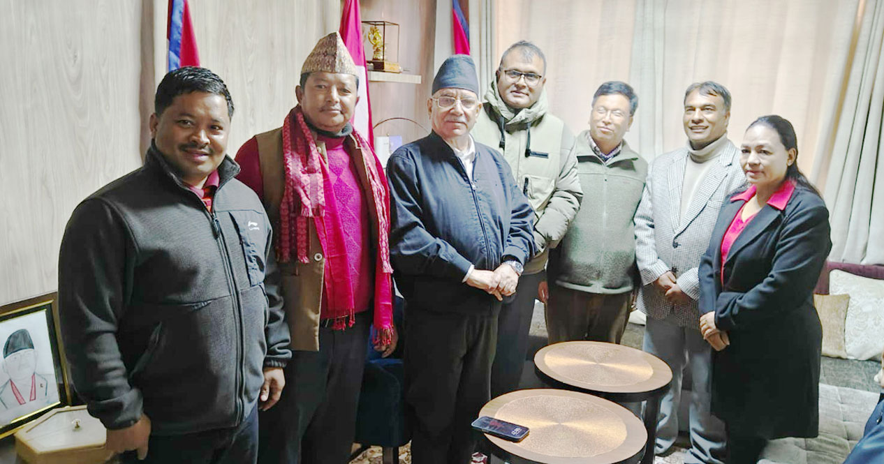 रुकुम पूर्वका एमाले नेता नेपाली कम्युनिस्ट पार्टीमा प्रवेश, दाहालले गरे स्वागत