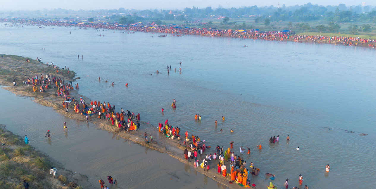 कमला नदीमा कार्तिक पूर्णिमा स्नान,‘प्रेत’ हट्ने विश्वास [तस्बिर कथा]