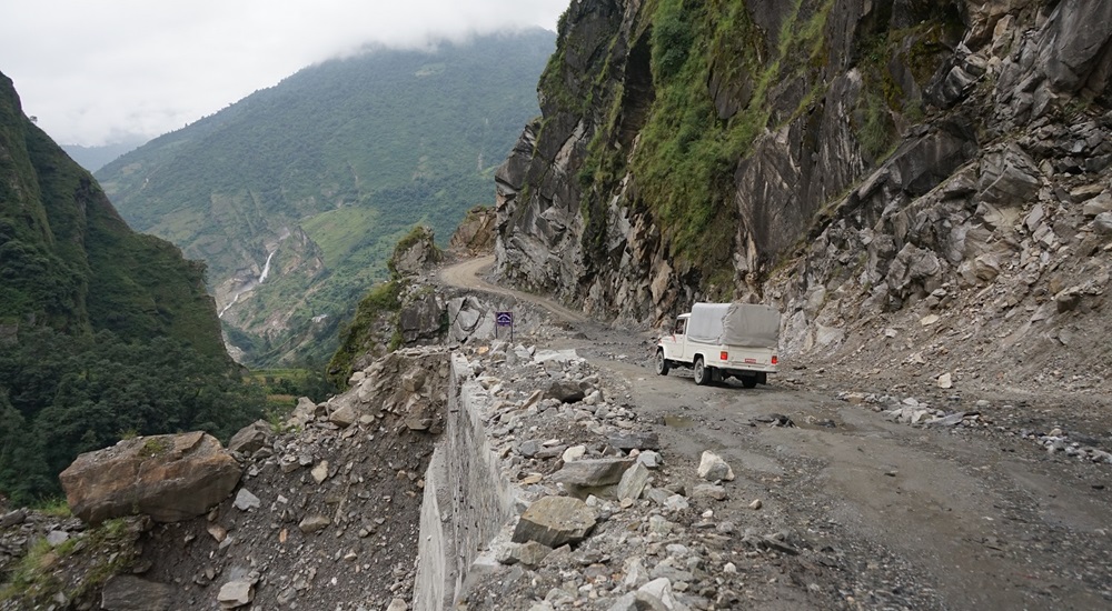 बेनी–दरवाङ सडक अवरुद्ध