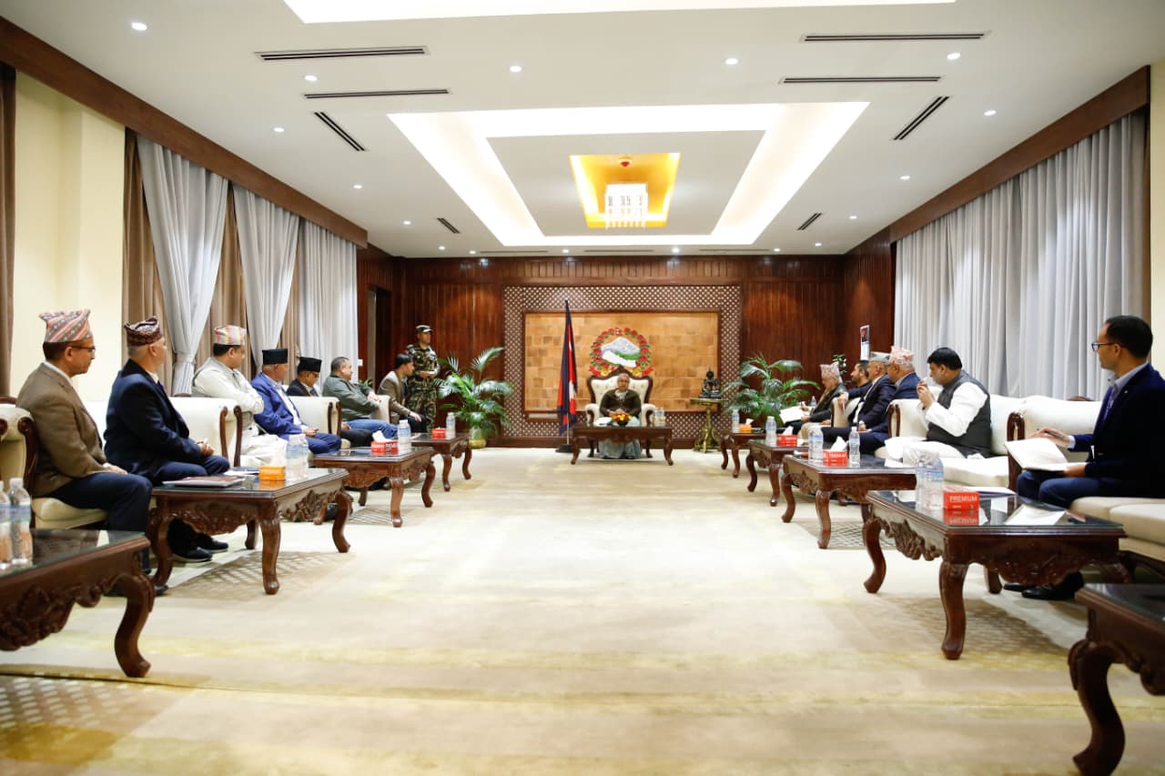 बालुवाटारमा मुख्यमन्त्रीसँग प्रधानमन्त्रीको छलफल