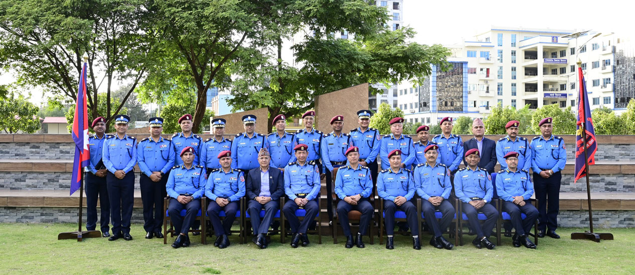 बढुवा भएका पाँच प्रहरी नायब महानिरीक्षकलाई दर्ज्यानी चिह्न [तस्बिरसहित]