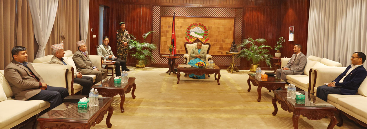 प्रधानमन्त्रीसमक्ष एमाले नेताहरुको आग्रह- निर्वाचनको वातावरण बनाउनुस्