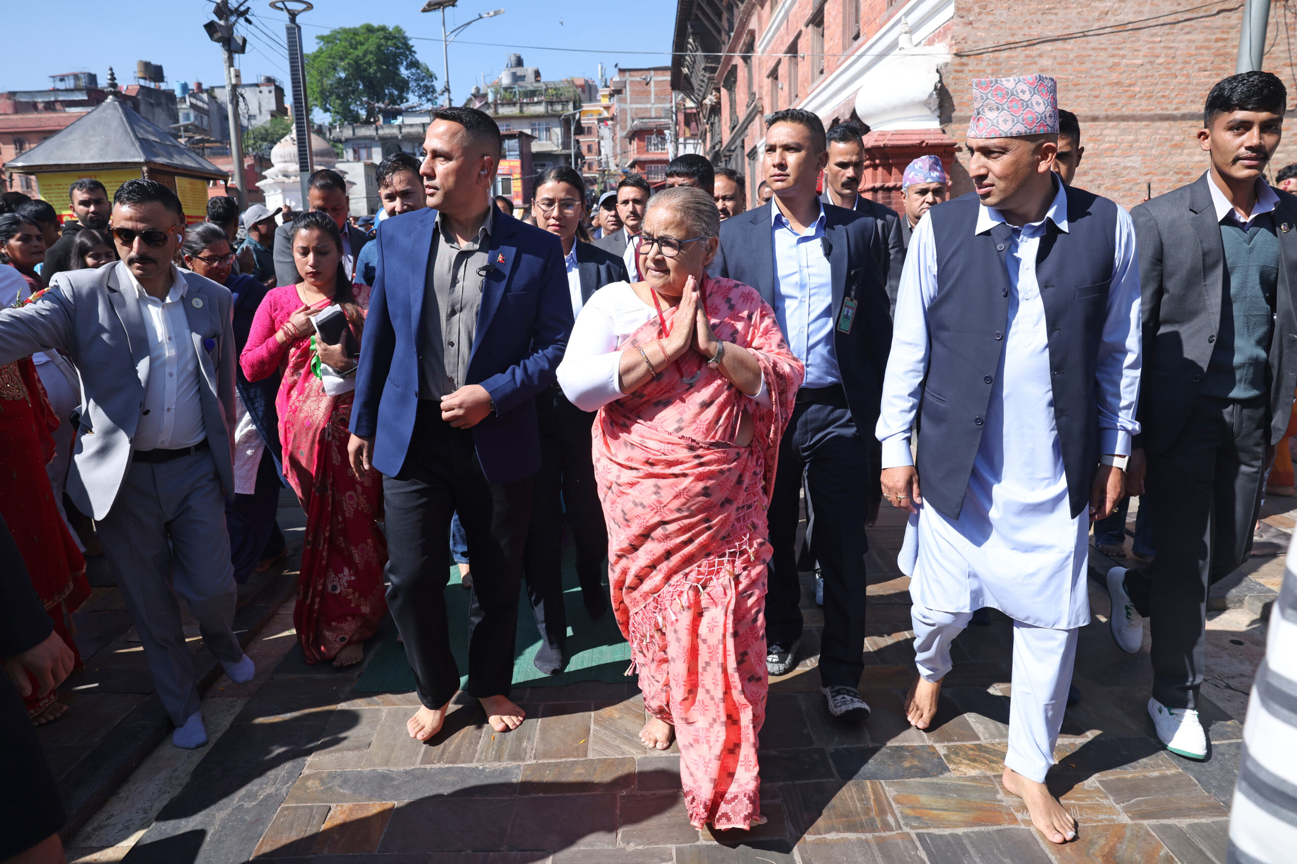 तस्बिरमा प्रधानमन्त्रीको पशुपति दर्शन