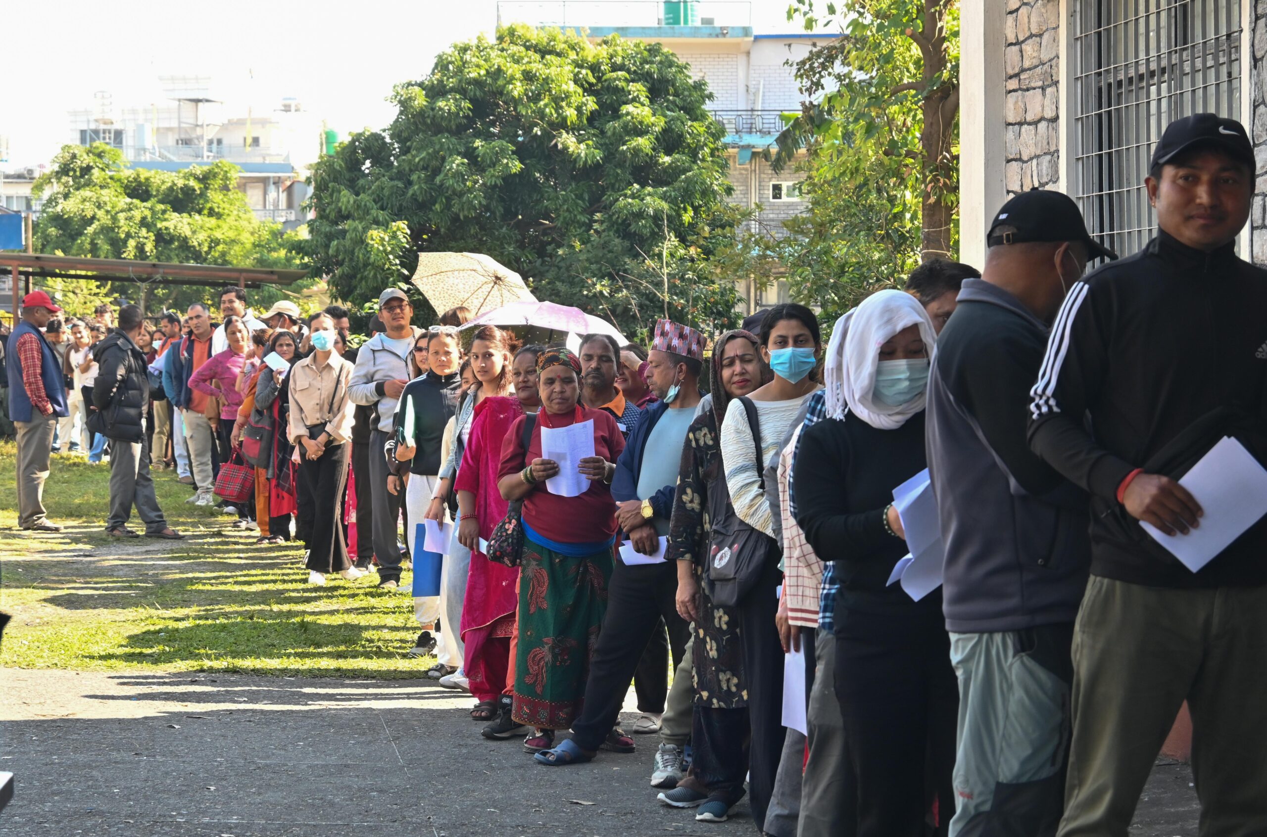 पोखरामा मतदाता नामावलीमा नाम दर्ता गराउनेहरुको भिड