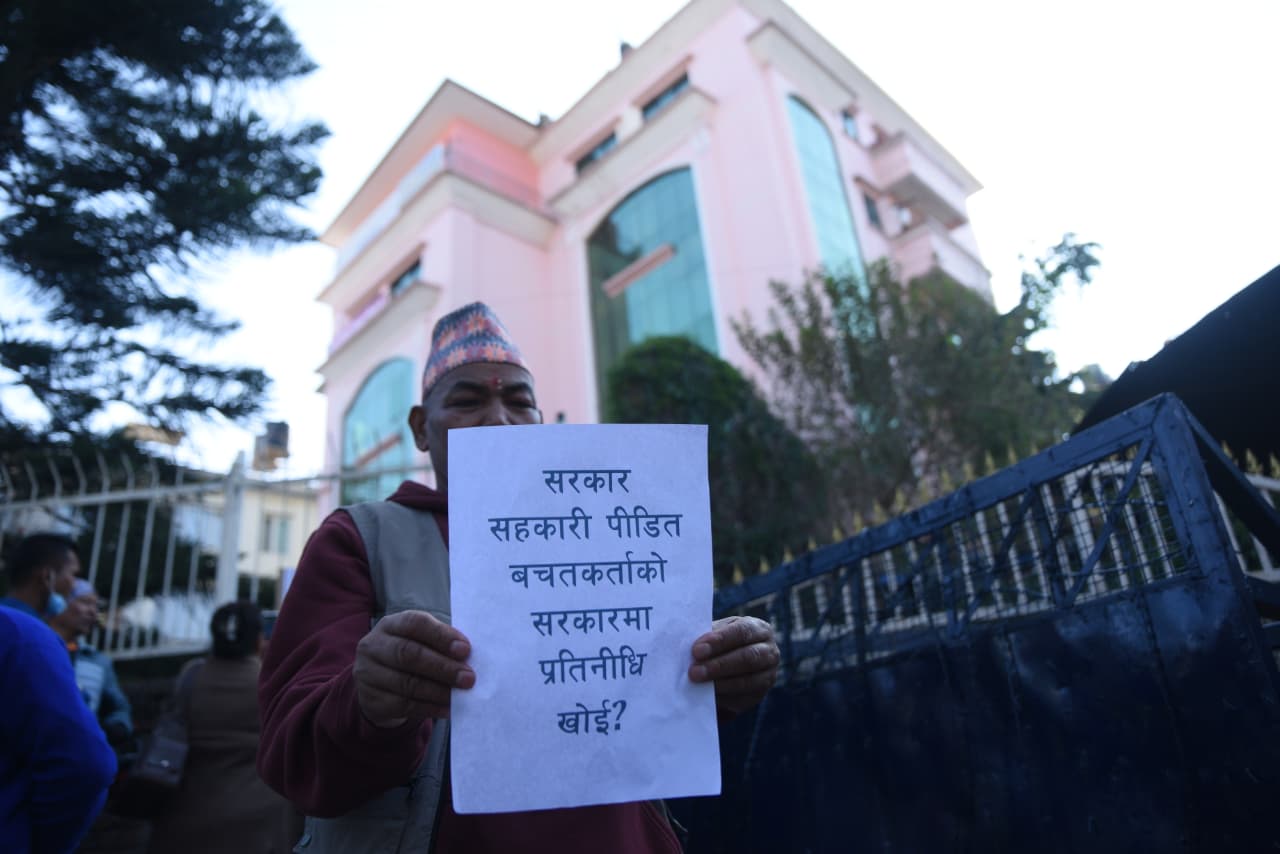 बचत फिर्ताको माग गर्दै सहकारीपीडित धर्नामा