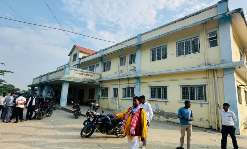 अस्पतालकै भवनबाट गाउँपालिकाको सेवा