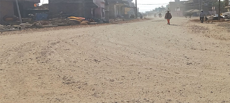 ठेकेदारको लापर्वाहीले सडक निर्माण योजना अलपत्र