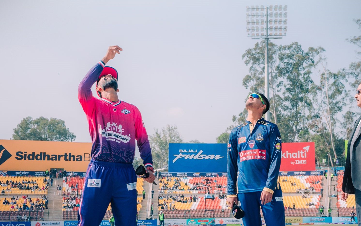 विराटनगरले जनकपुरविरुद्ध ब्याटिङ गर्दै