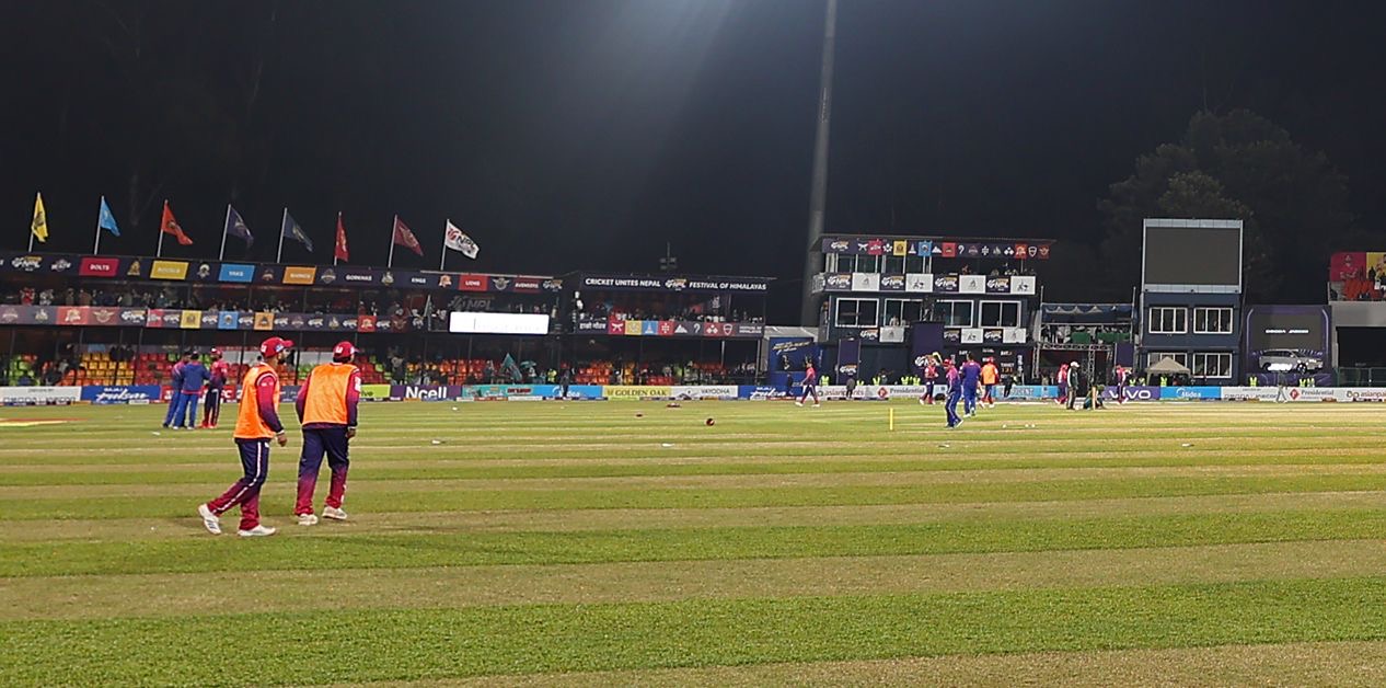 उज्यालो मैदान, अँध्यारो व्यवस्थापन