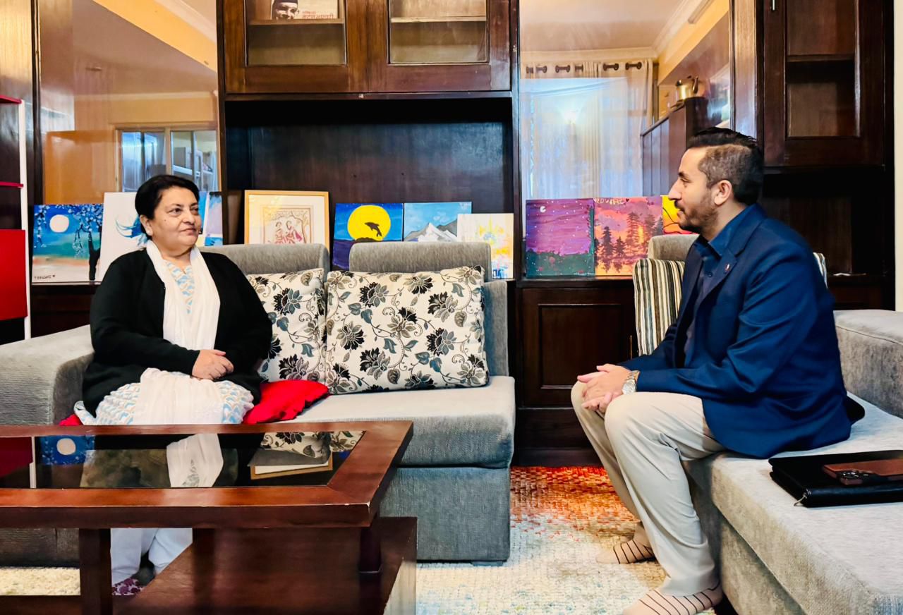 सञ्चारमन्त्री खरेल र पूर्वराष्ट्रपति भण्डारीबीच निर्वाचनकेन्द्रित छलफल