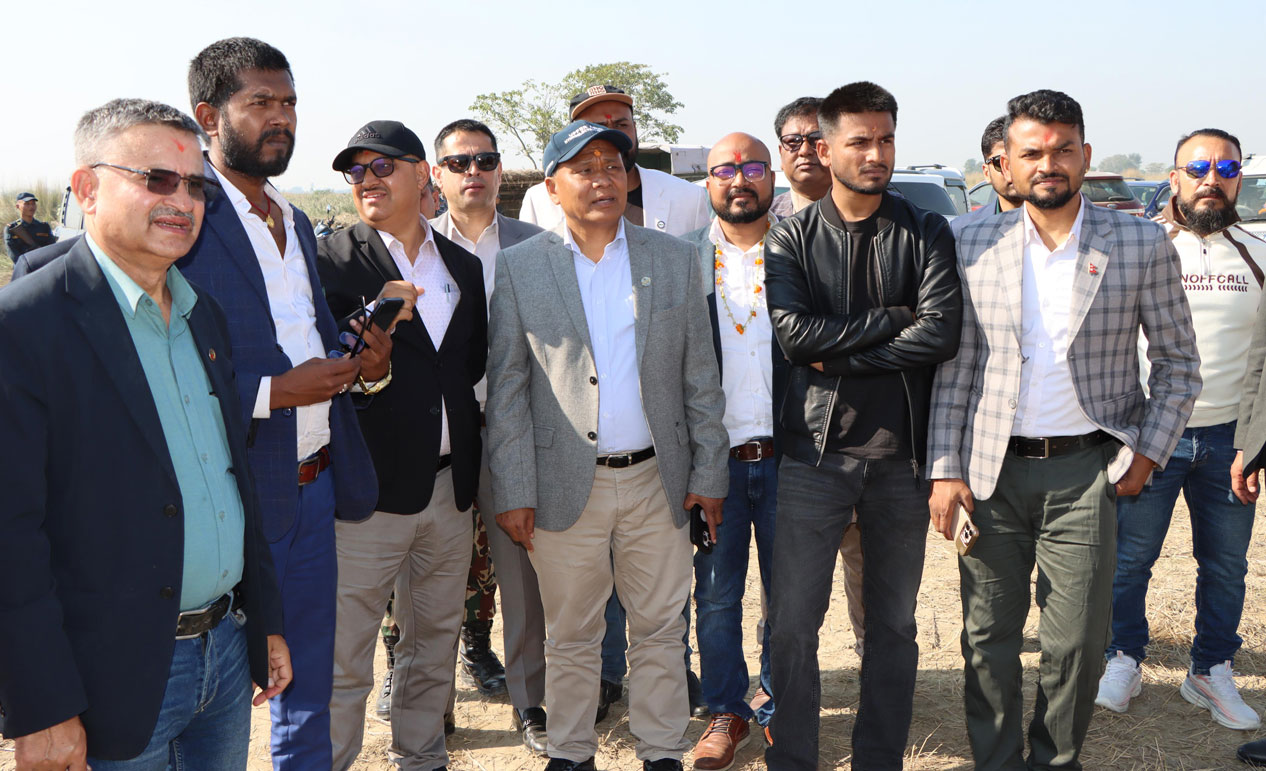 १४ वर्षमा पनि पूरा नभएको कमला नदीमा निर्माणाधीन पुलको मन्त्रीले गरे निरीक्षण