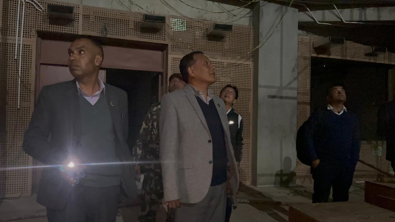 कुलमानले गरे निर्माणाधीन संसद् भवनको आकस्मिक निरीक्षण, भन्छन्- निर्माणमा लापरबाही गरे कारबाही गर्छु
