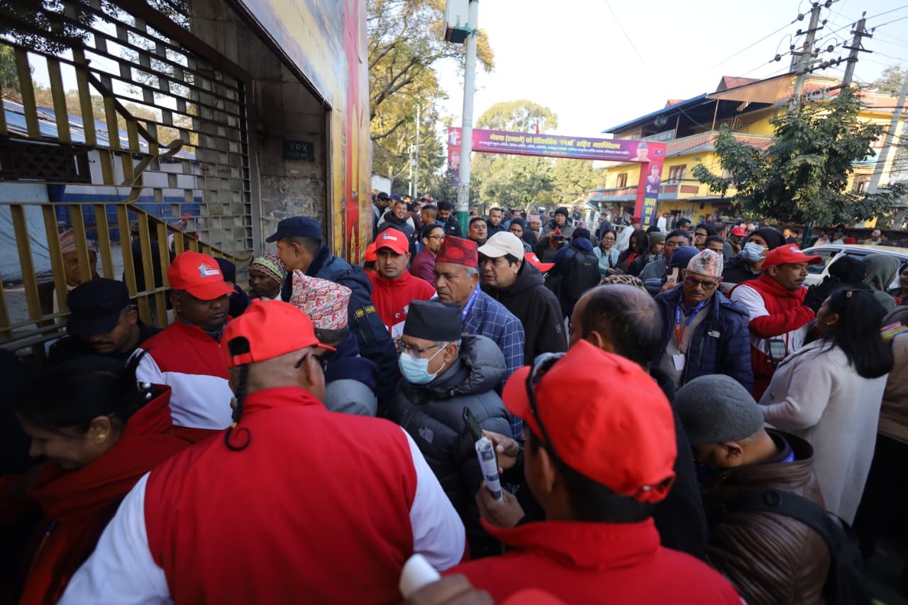 भृकुटीमण्डपमा एमाले नेता-कार्यकर्ताको चहलपहल [फोटो फिचर]