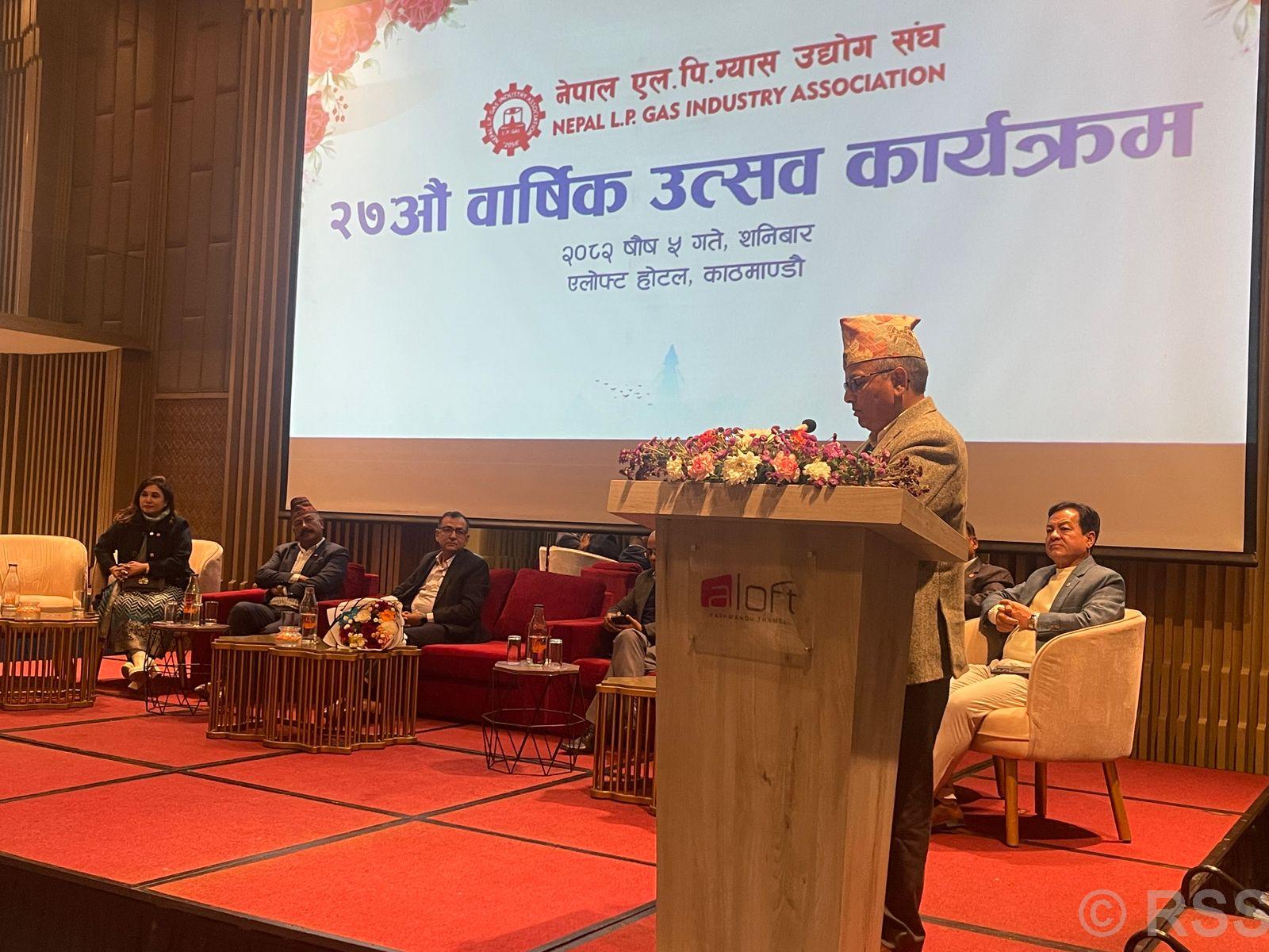 व्यावसायिक वातावरण निर्माणमा सरकार प्रतिबद्ध छ- सचिव घिमिरे