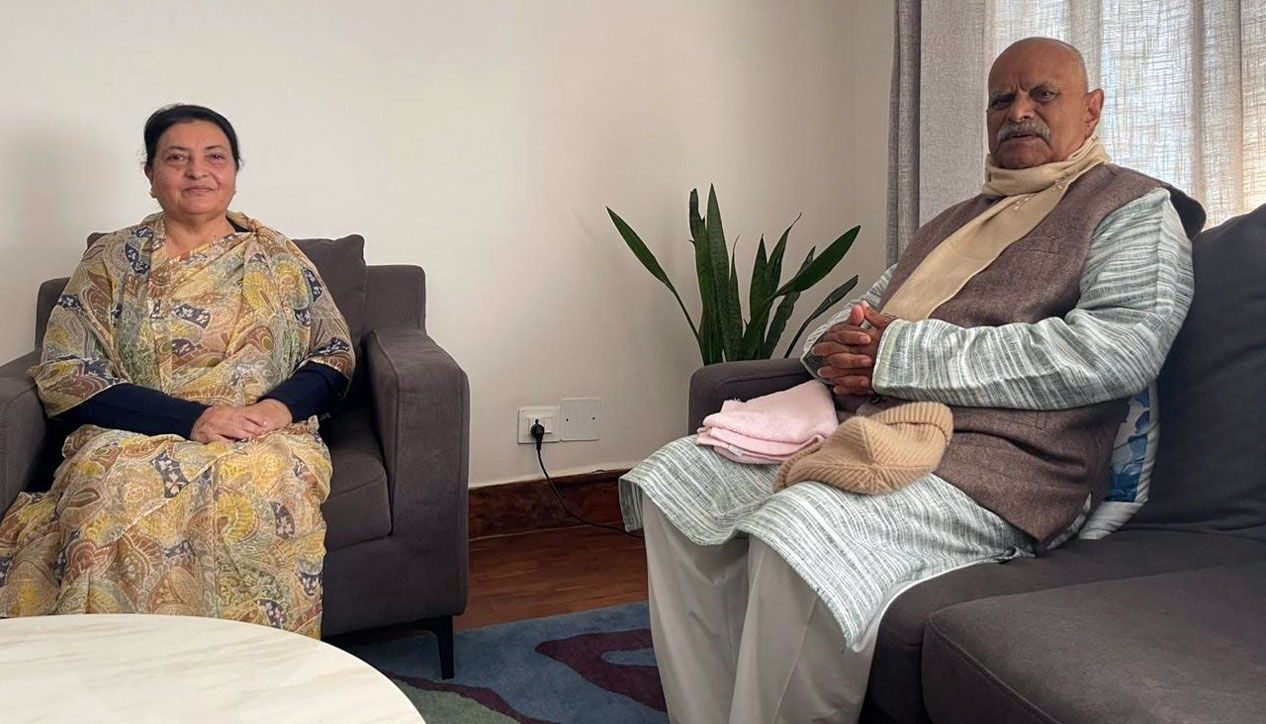 पूर्वराष्ट्रपतिद्वय यादव-भण्डारीबीच भेट‚ निर्वाचन र सरकारको गतिविधिबारे छलफल