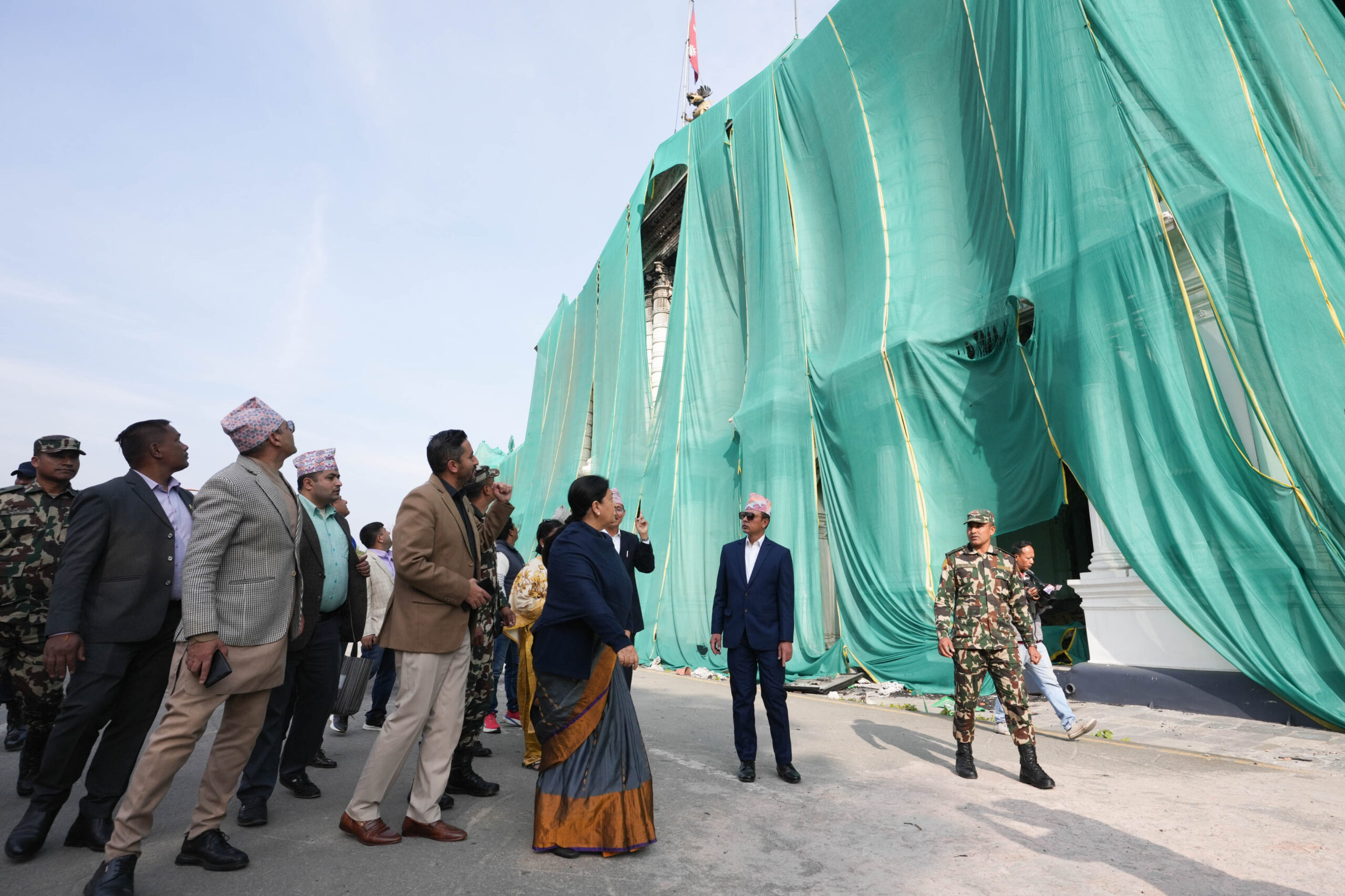 सिंहदरबारका क्षतिग्रस्त संरचना अवलोकनपछि भण्डारीले भनिन्- दु:ख लाग्यो