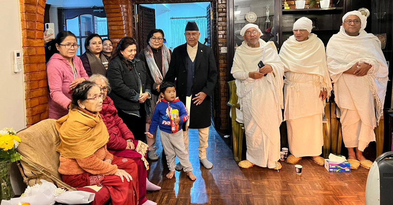 पूर्वप्रधानन्यायाधीश श्रेष्ठ भेट्न उनकै निवास पुगे ओली