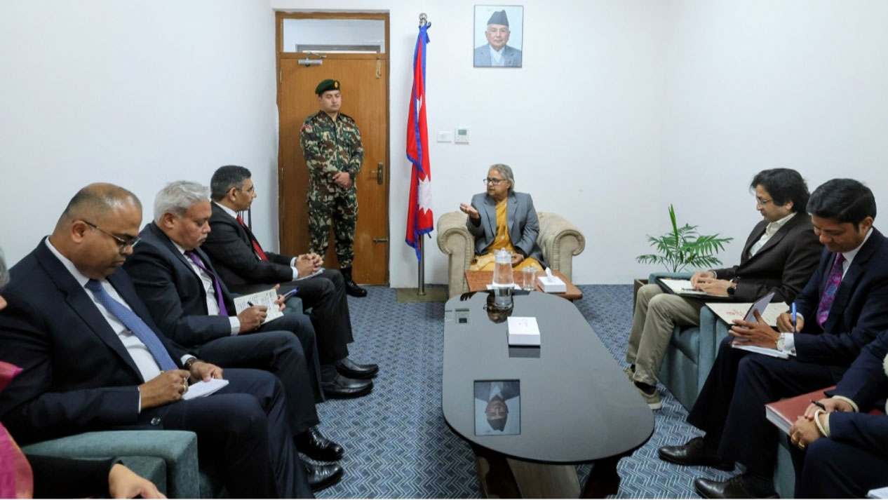 प्रधानमन्त्री कार्कीसँग भारतीय विदेश अतिरिक्त सचिव महावरको भेट