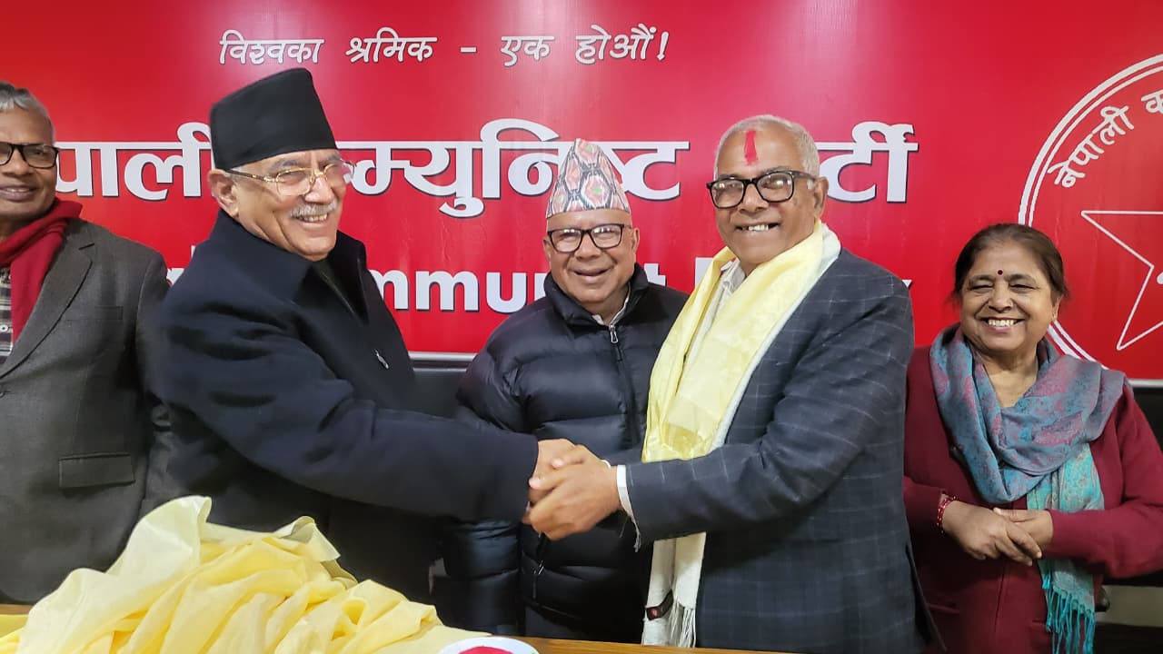 एमाले र राप्रपाका नेता-कार्यकर्ता नेकपामा प्रवेश