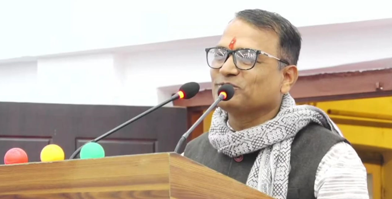 सभामुख यादवद्वारा शपथ ग्रहण