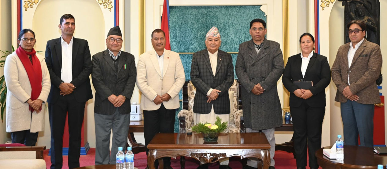 राष्ट्रपतिलाई विप्लवको १३ बुँदे ज्ञापनपत्र‚ संविधान संशोधन र सर्वपक्षीय सरकार गठनको माग