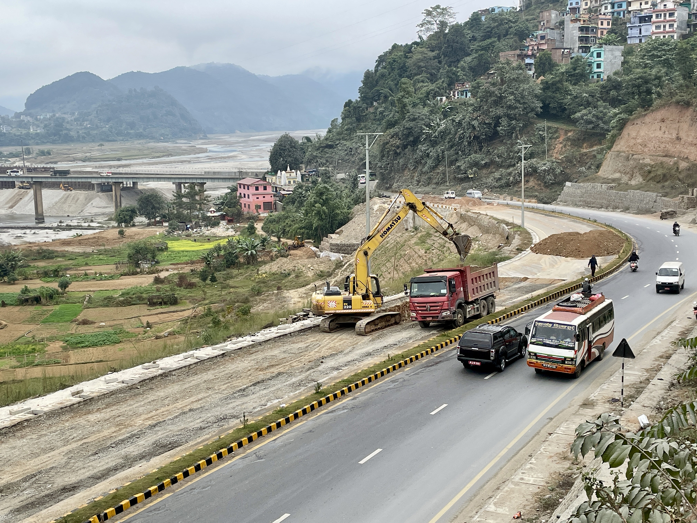 भाँसिएको चार महिनापछि मुग्लिन–पोखरा सडक मर्मत सुरु