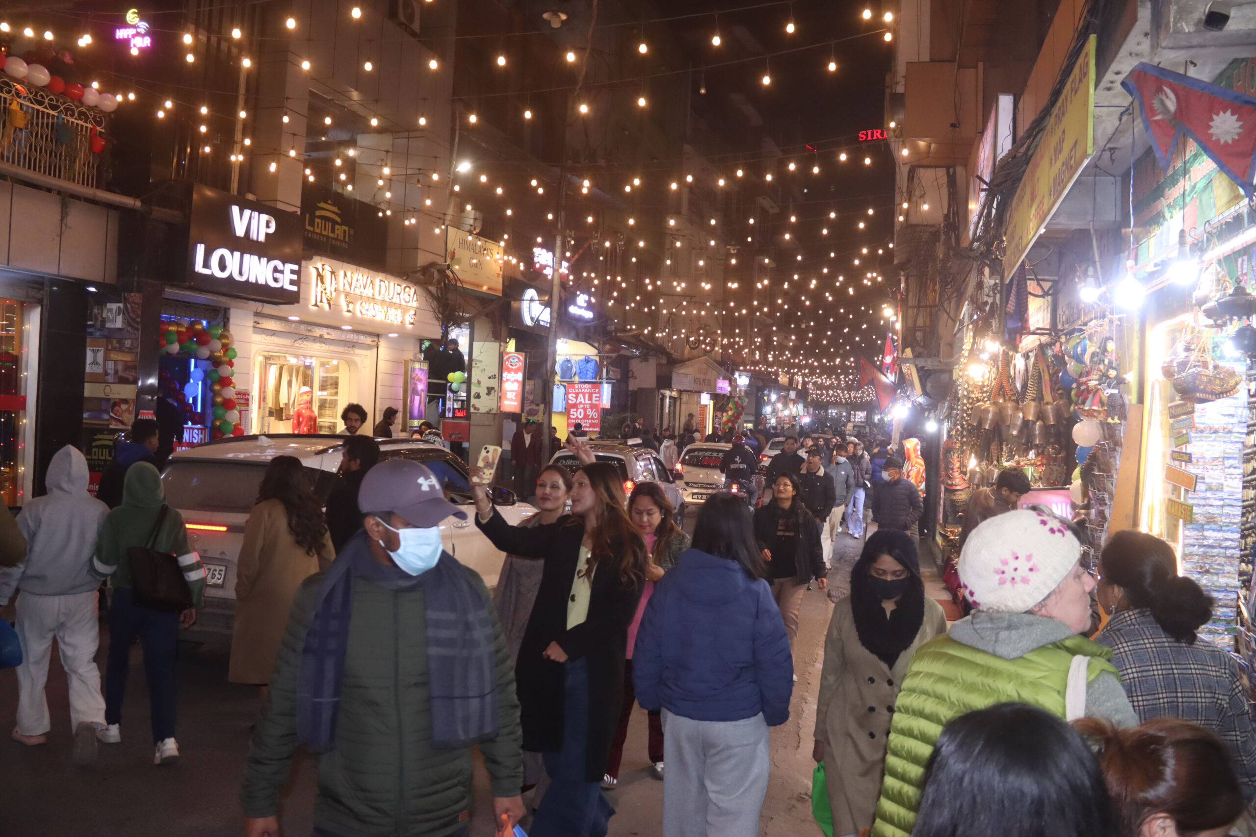 ठमेलमा नयाँ वर्षको चहलपहल