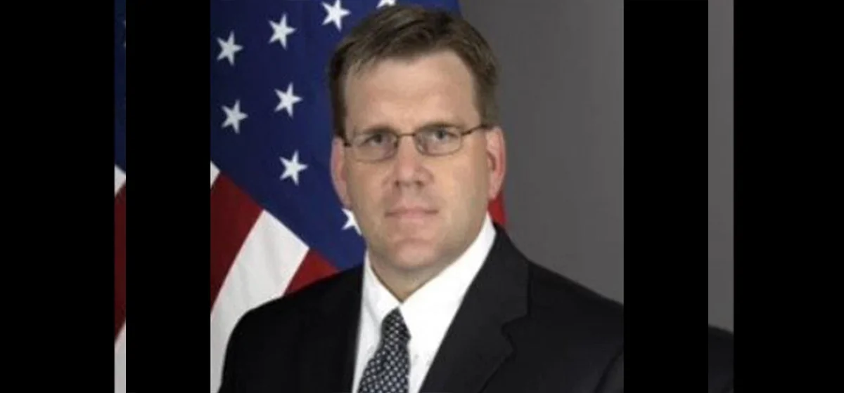 अमेरिकाले फिर्ता बोलायो डिन थम्पसनसहित ३० राजदूत