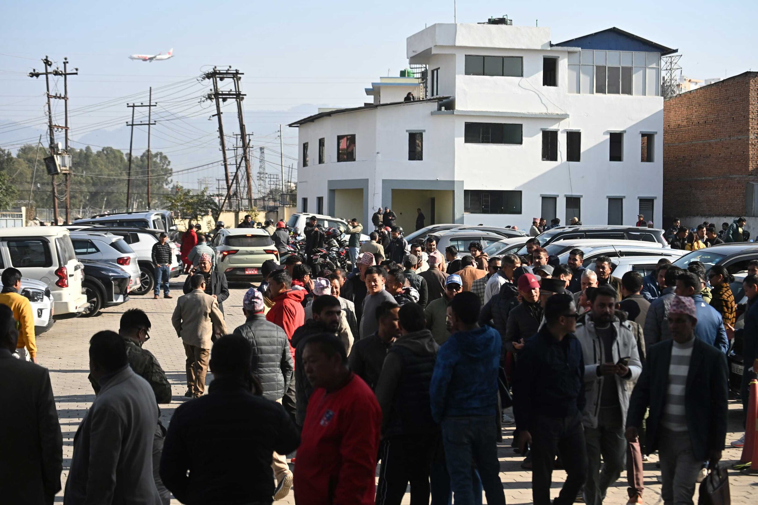 एमाले मुख्यालयमा नेता-कार्यकर्ताको चहलपहल [फोटो फिचर]