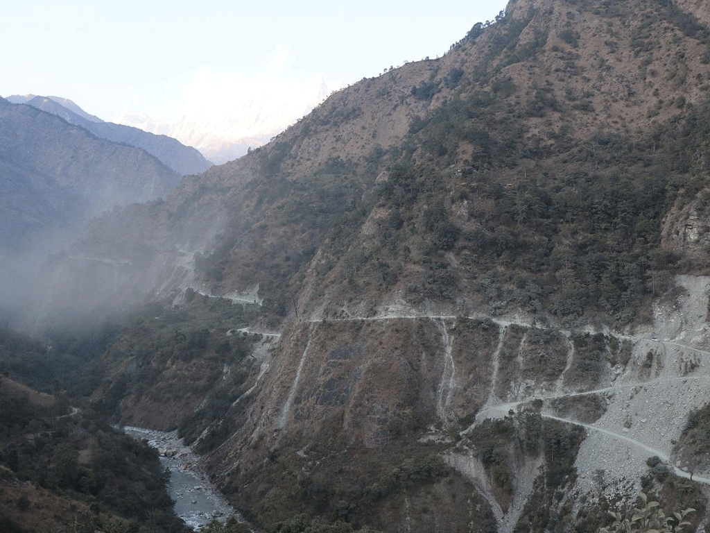 धवलागिरिवासीको गुनासो : ‘हरियाली वनपाखा र हराभरा बगैँचा धुलाम्मे भए’