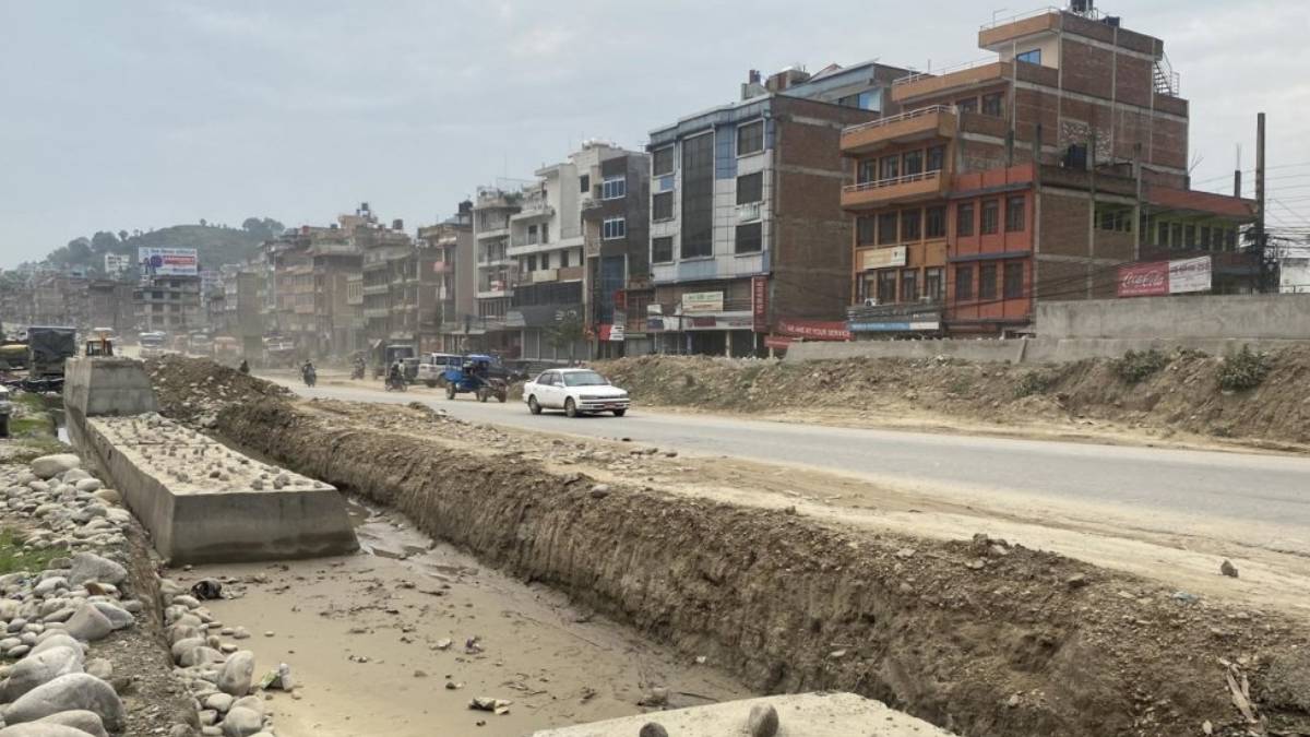 साँगा–धुलिखेल सडकः पुलबजार खण्डमा स्तरोन्नति सुुरु