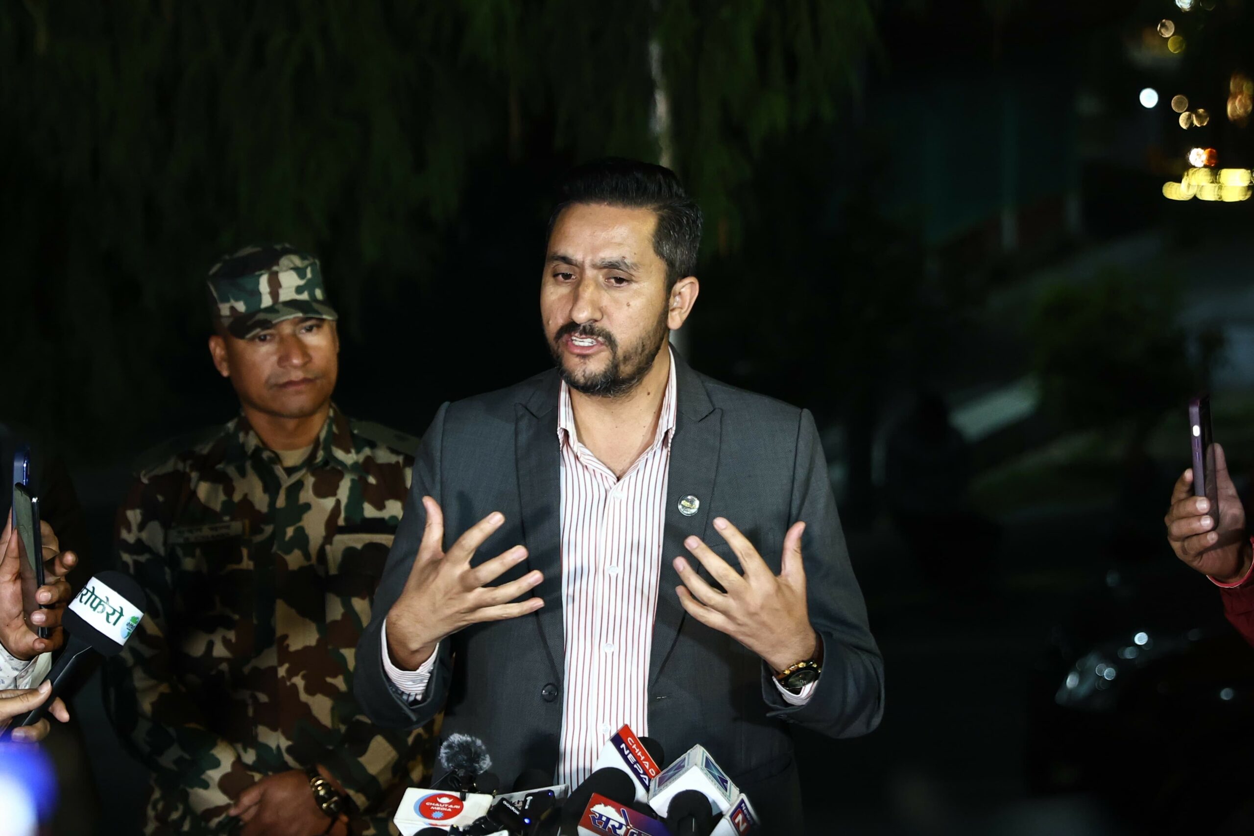 संयुक्त बैठकले निर्वाचनको बलियो वातावरण बनेको छ: सञ्चारमन्त्री खरेल