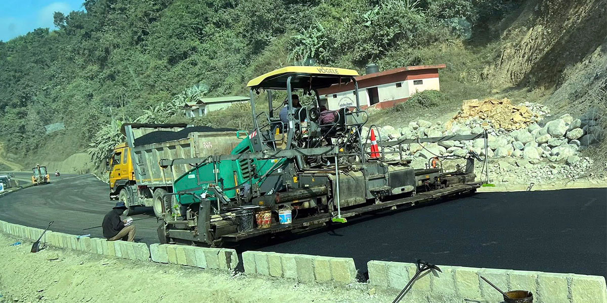 मुग्लिन-पोखरा सडक : पश्चिम खण्डको मौरीओडारमा कालोपत्र थालियो