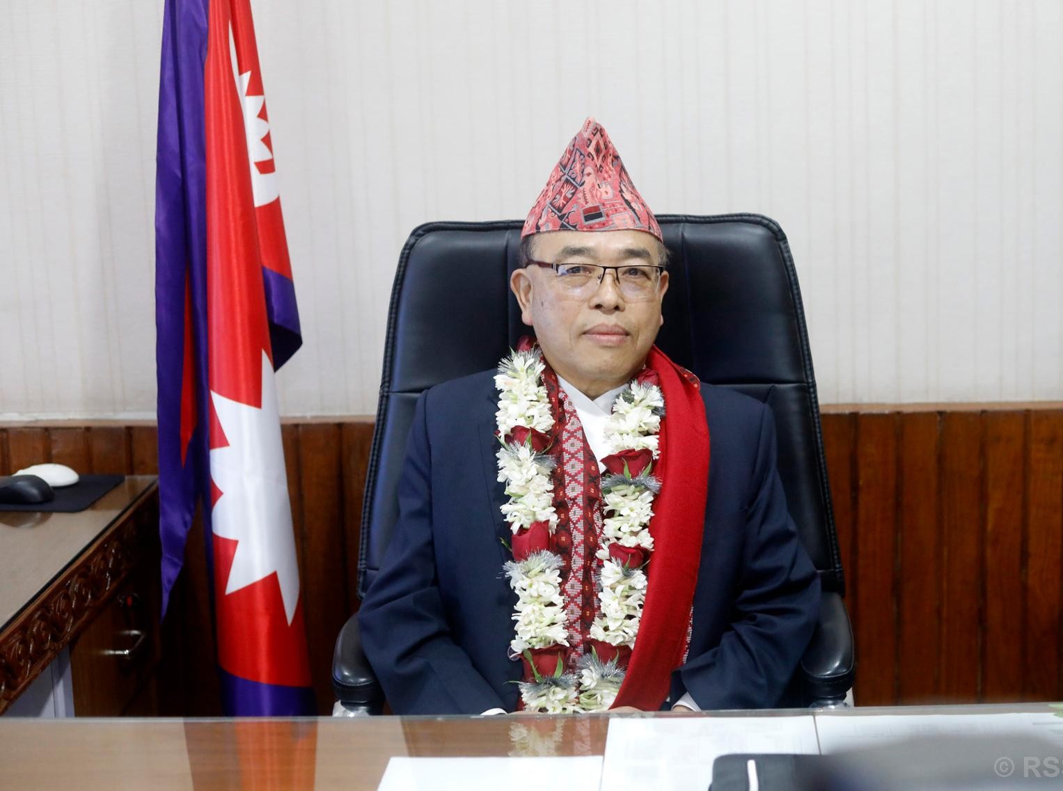 नवनियुक्त भूमिमन्त्रीद्वारा पदवहाली