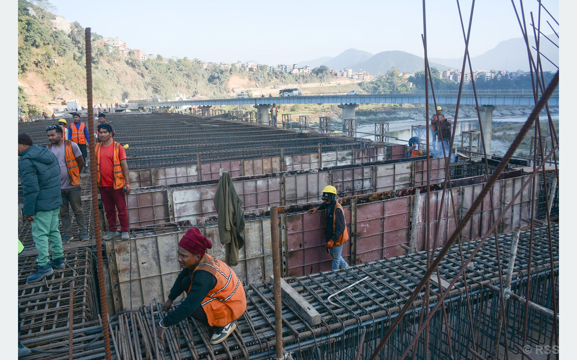 चार लेनको मादी पुल अन्तिम चरणमा